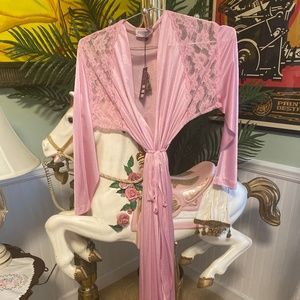 Vintage pink long robe with lace